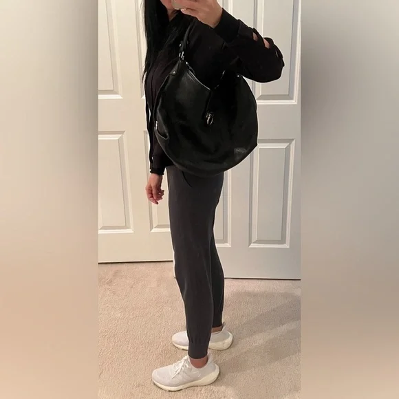 - Salvatore Ferragamo Pebbled Leather Handbag. Excellent Condition - Picture 2 of 10